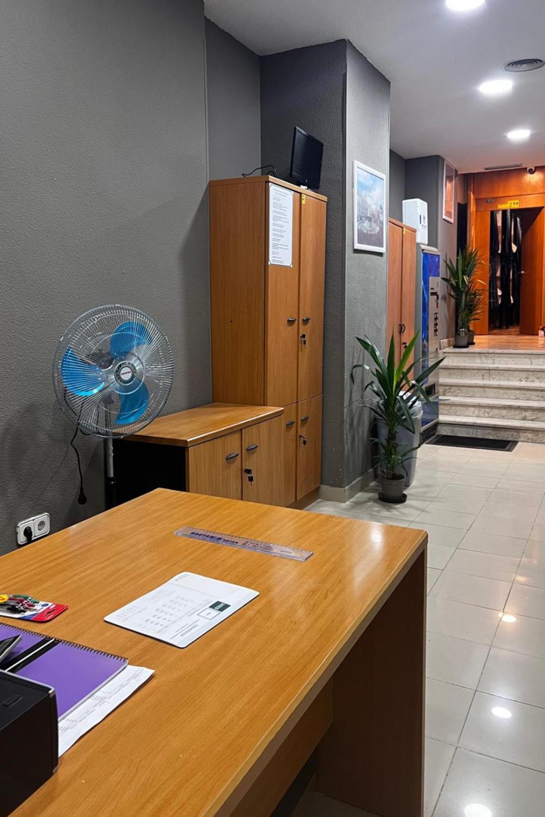 Hostel Estrella 20 Мадрид Екстер'єр фото